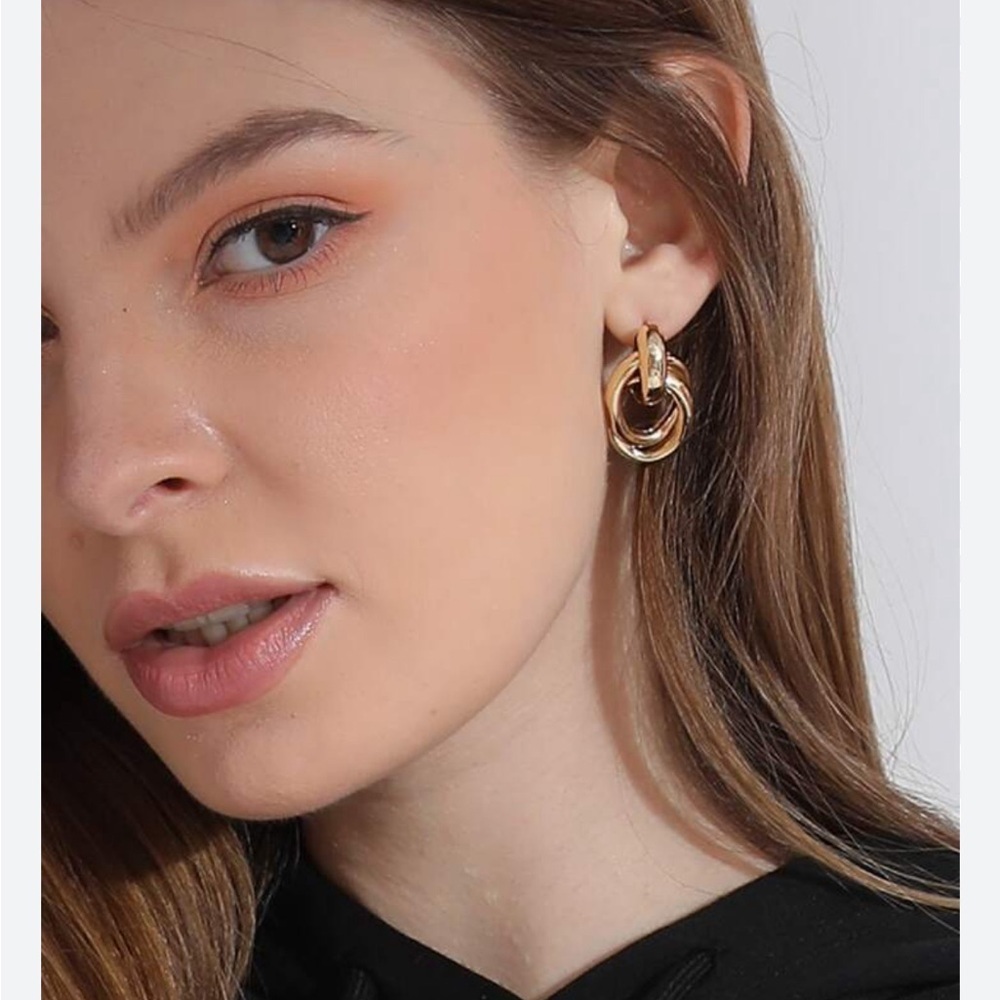 Minimalist Gold Hoop Earrings